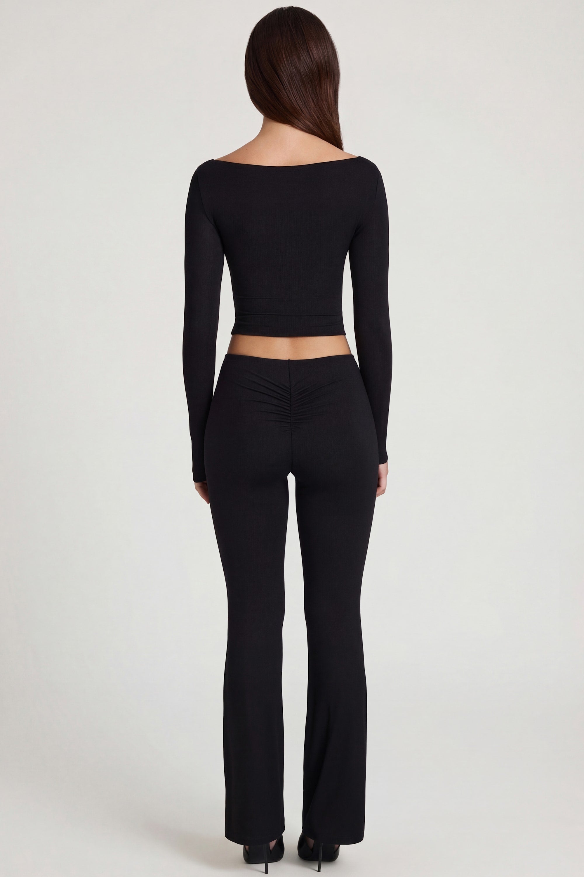 Pantalones acampanados de tiro medio de modal en negro