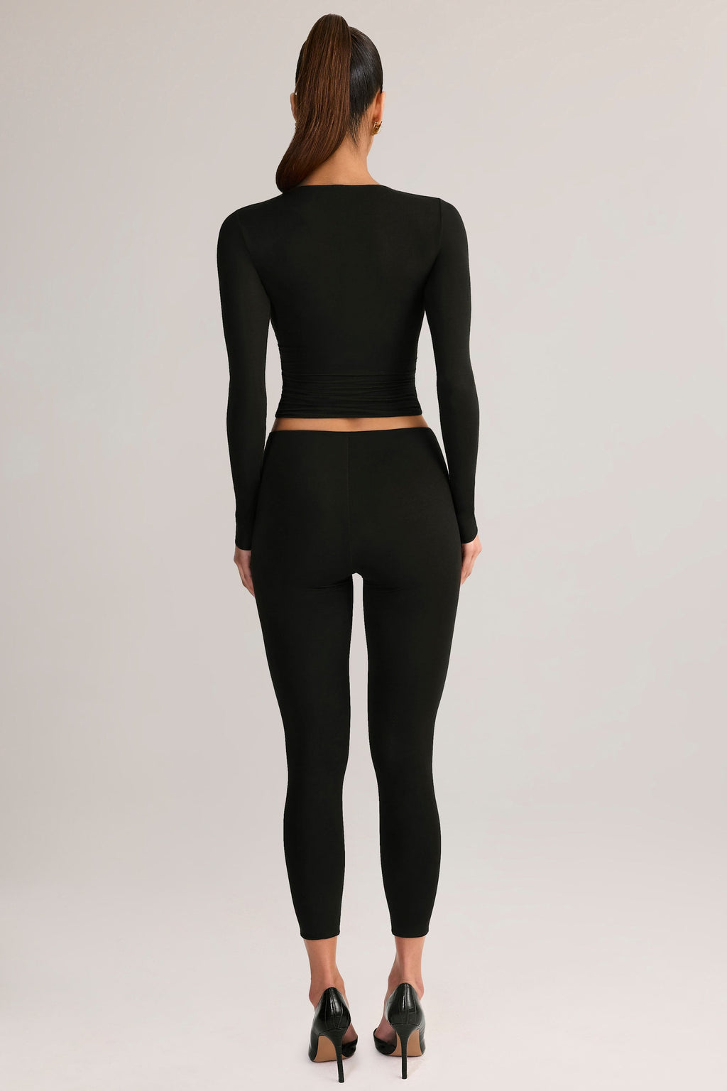 Leggings de modal de tiro medio recortados en negro