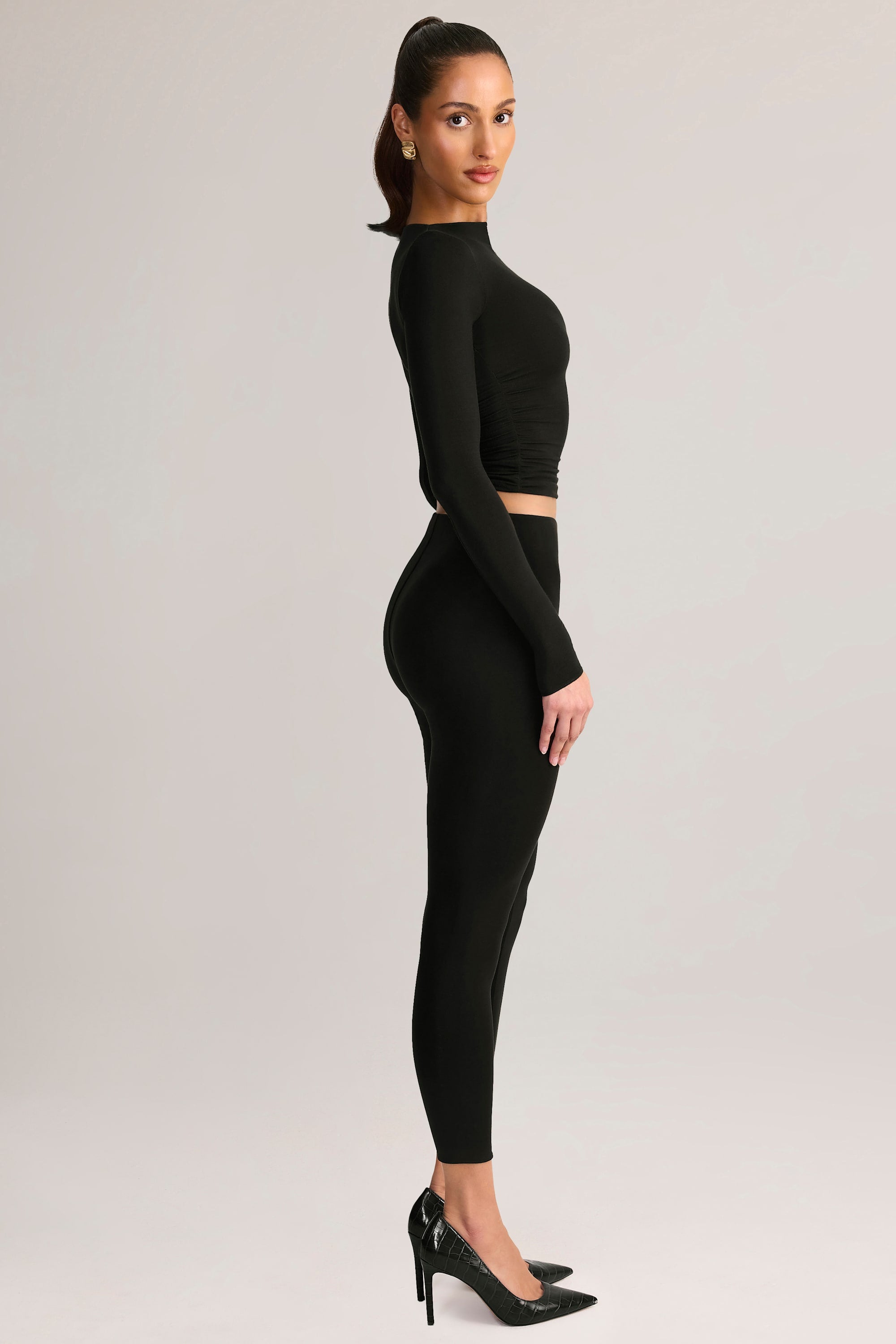 Leggings de modal de tiro medio recortados en negro