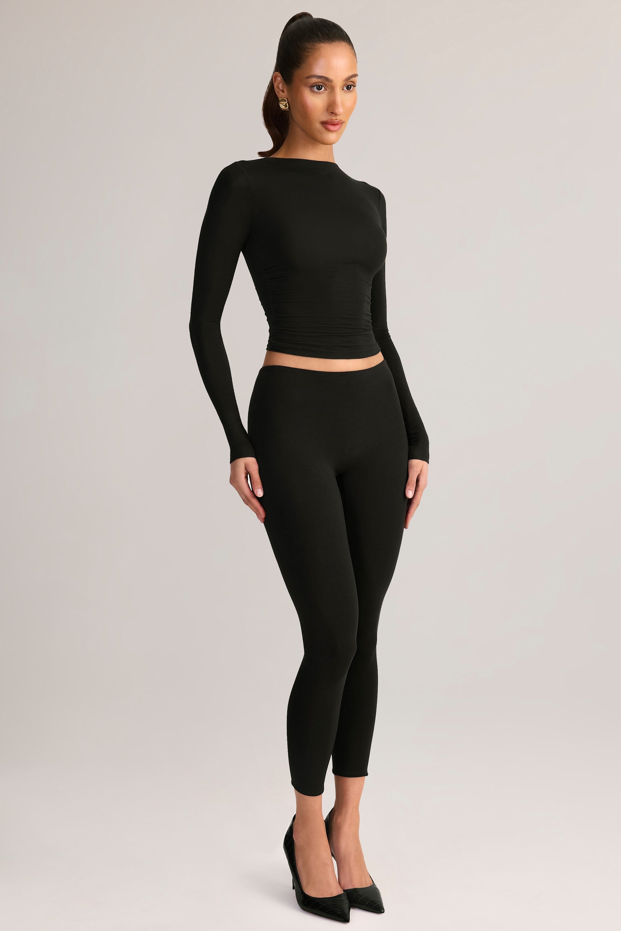 Leggings de modal de tiro medio recortados en negro