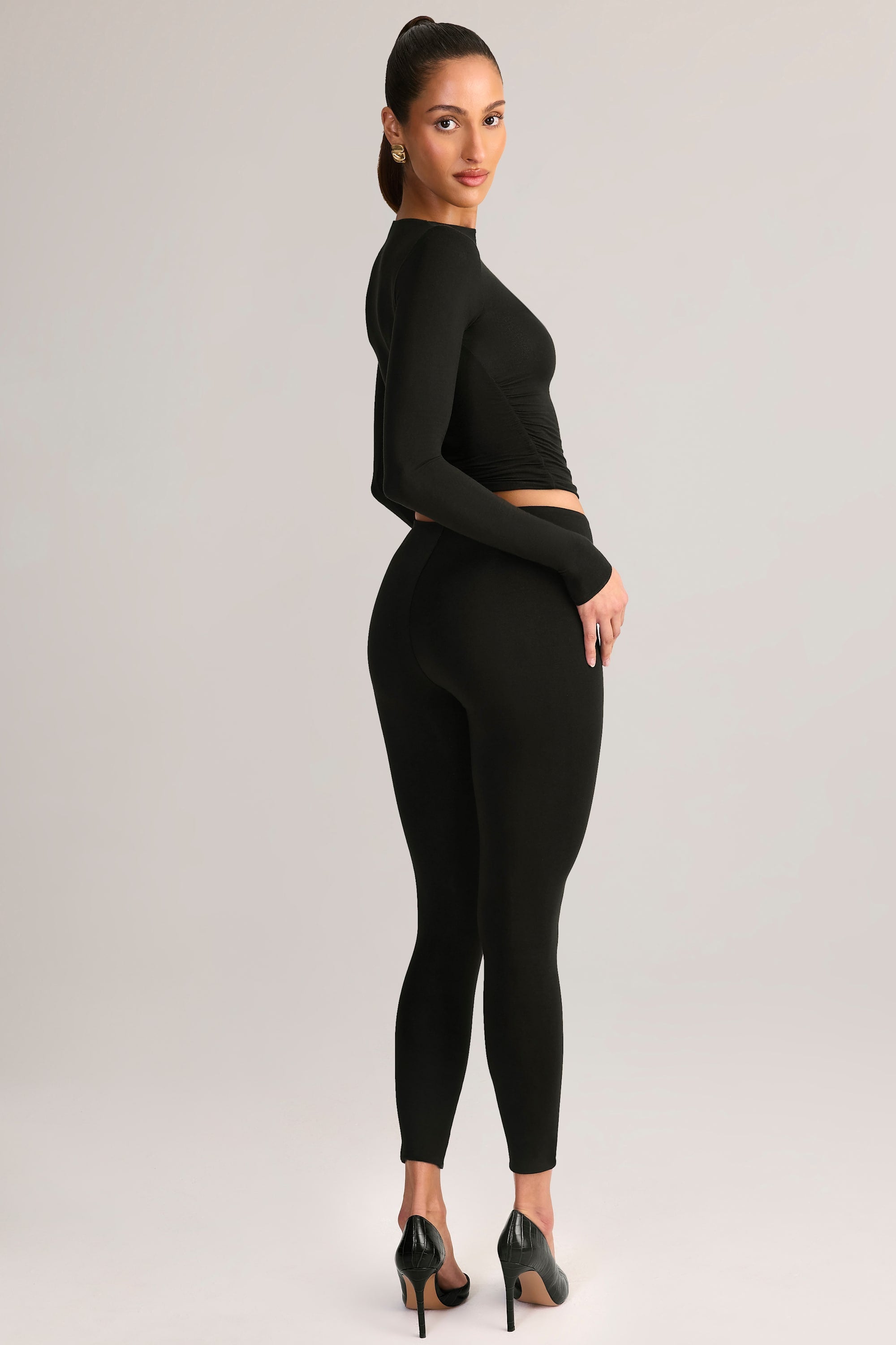 Leggings de modal de tiro medio recortados en negro