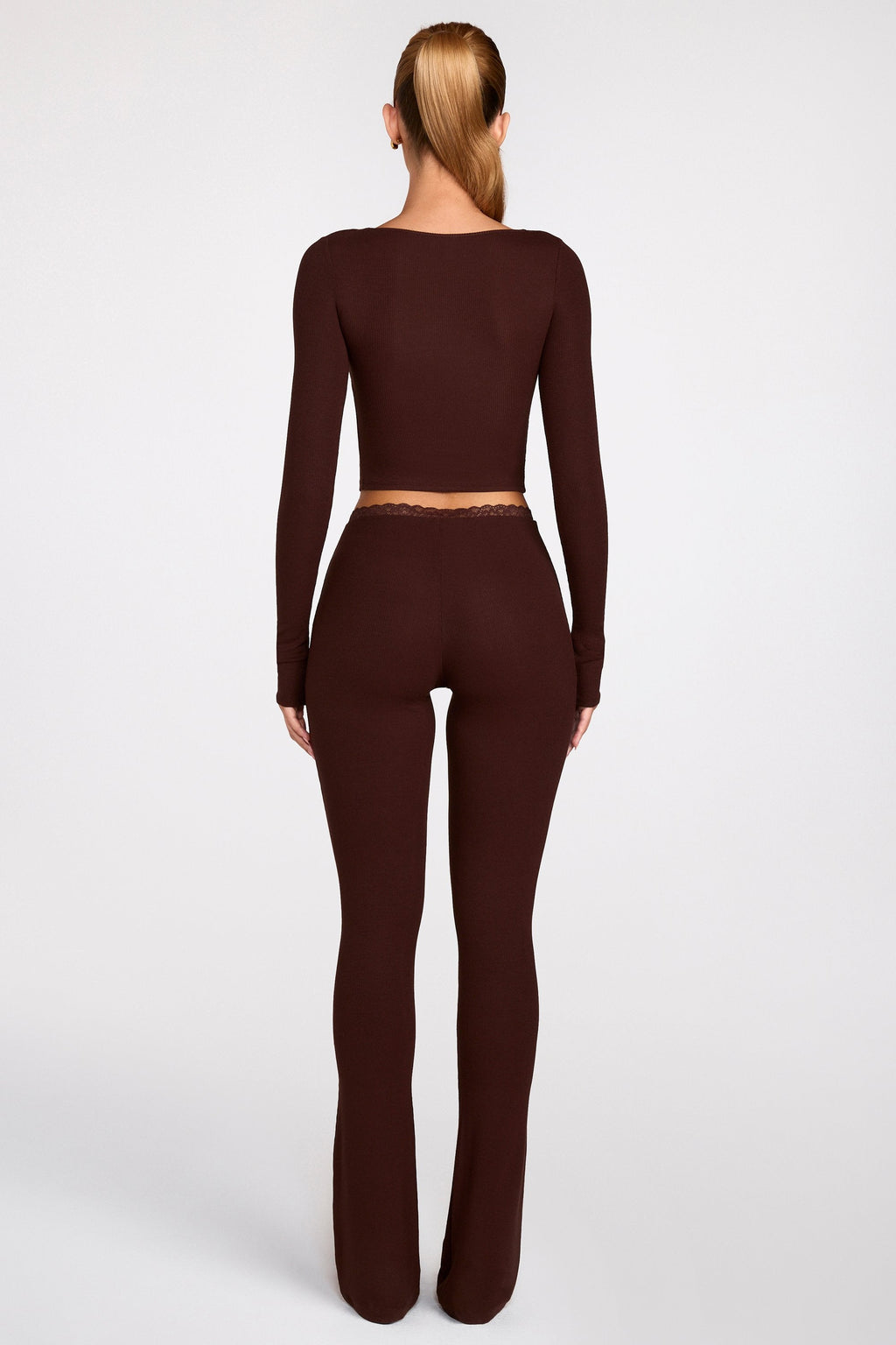 Pantalones acampanados de modal de tiro medio en marrón chocolate