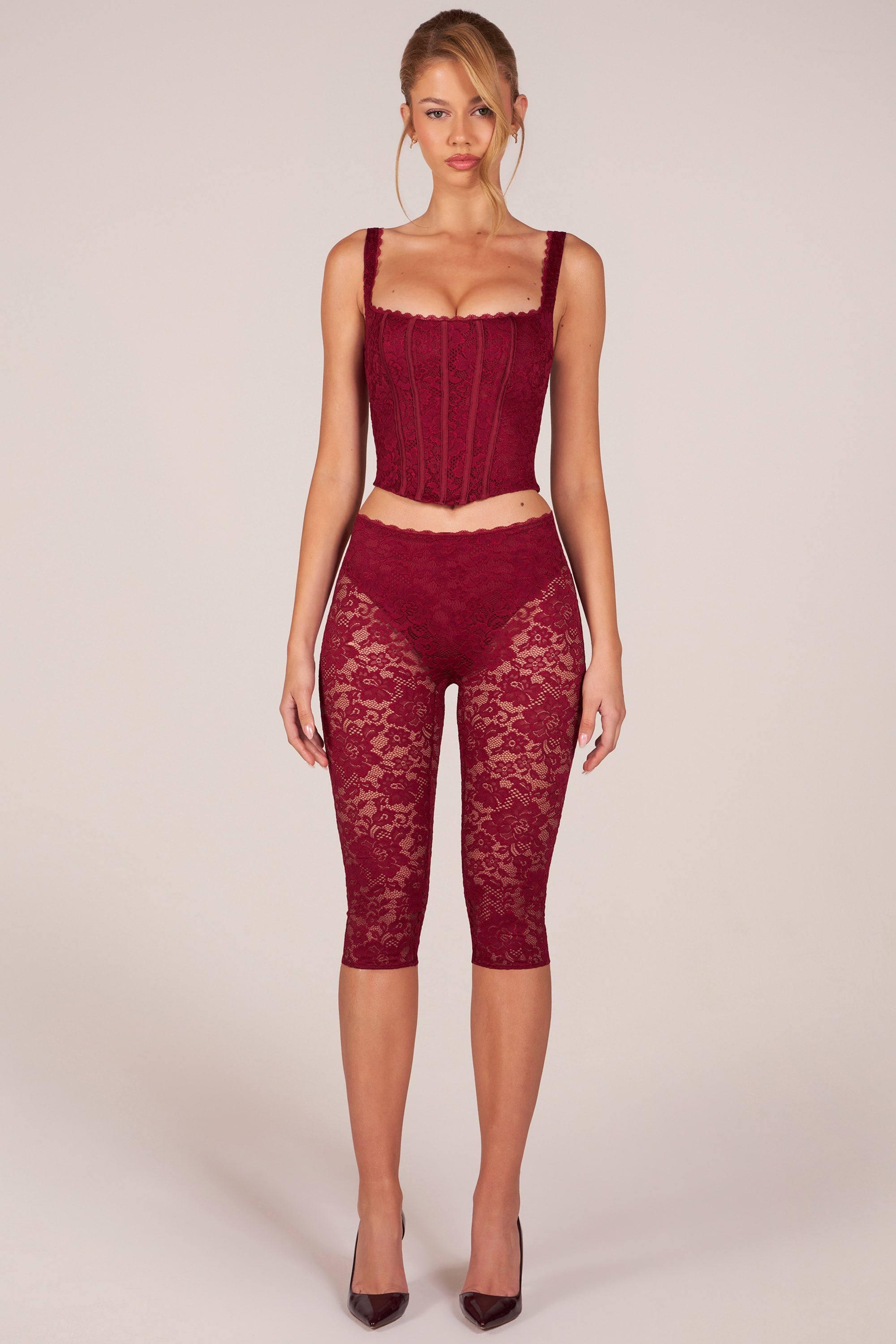 Pantalones Capri con encaje en rojo cereza