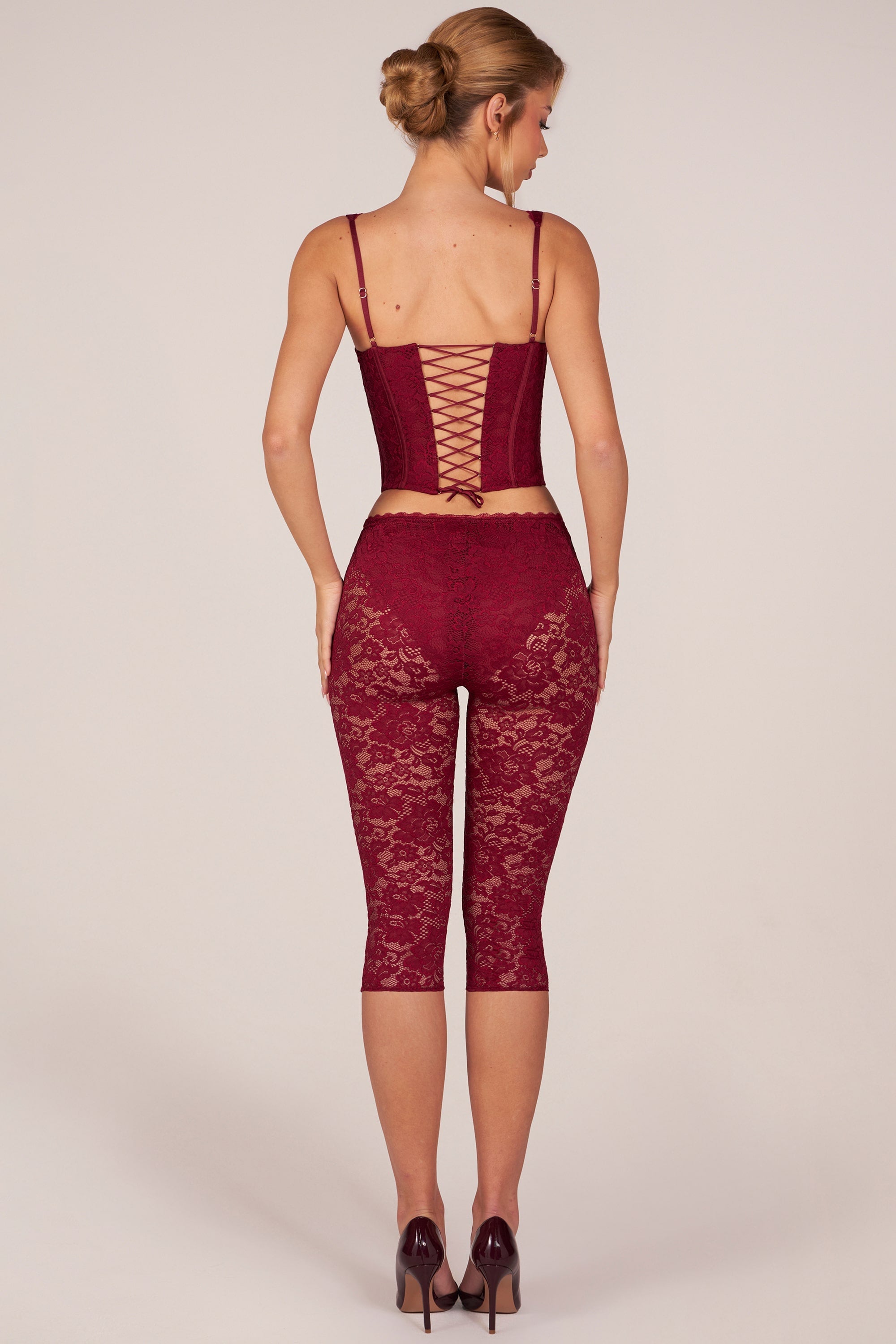 Pantalones Capri con encaje en rojo cereza