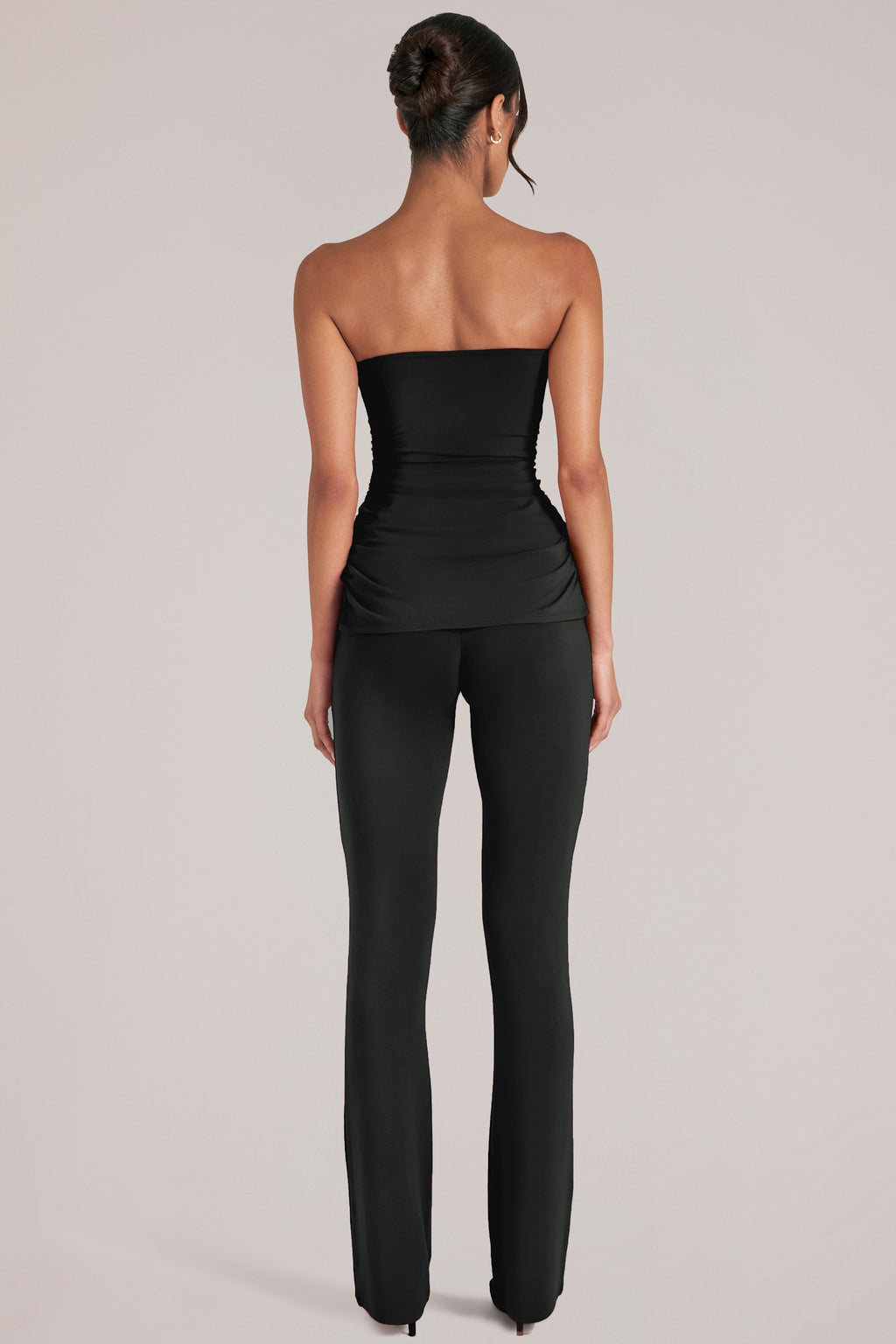 Pantalones de tiro medio ajustados en negro