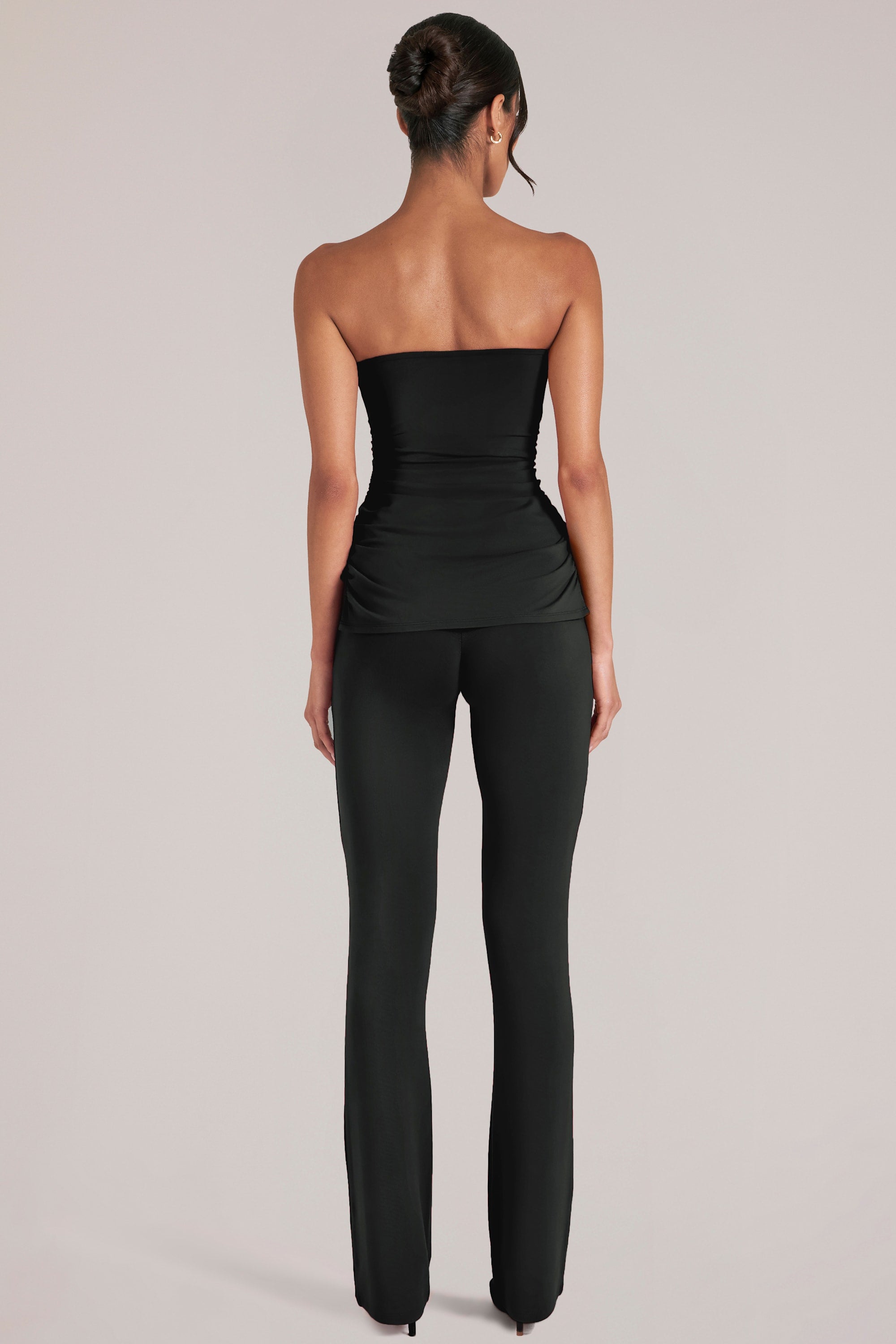 Pantalones de tiro medio ajustados en negro