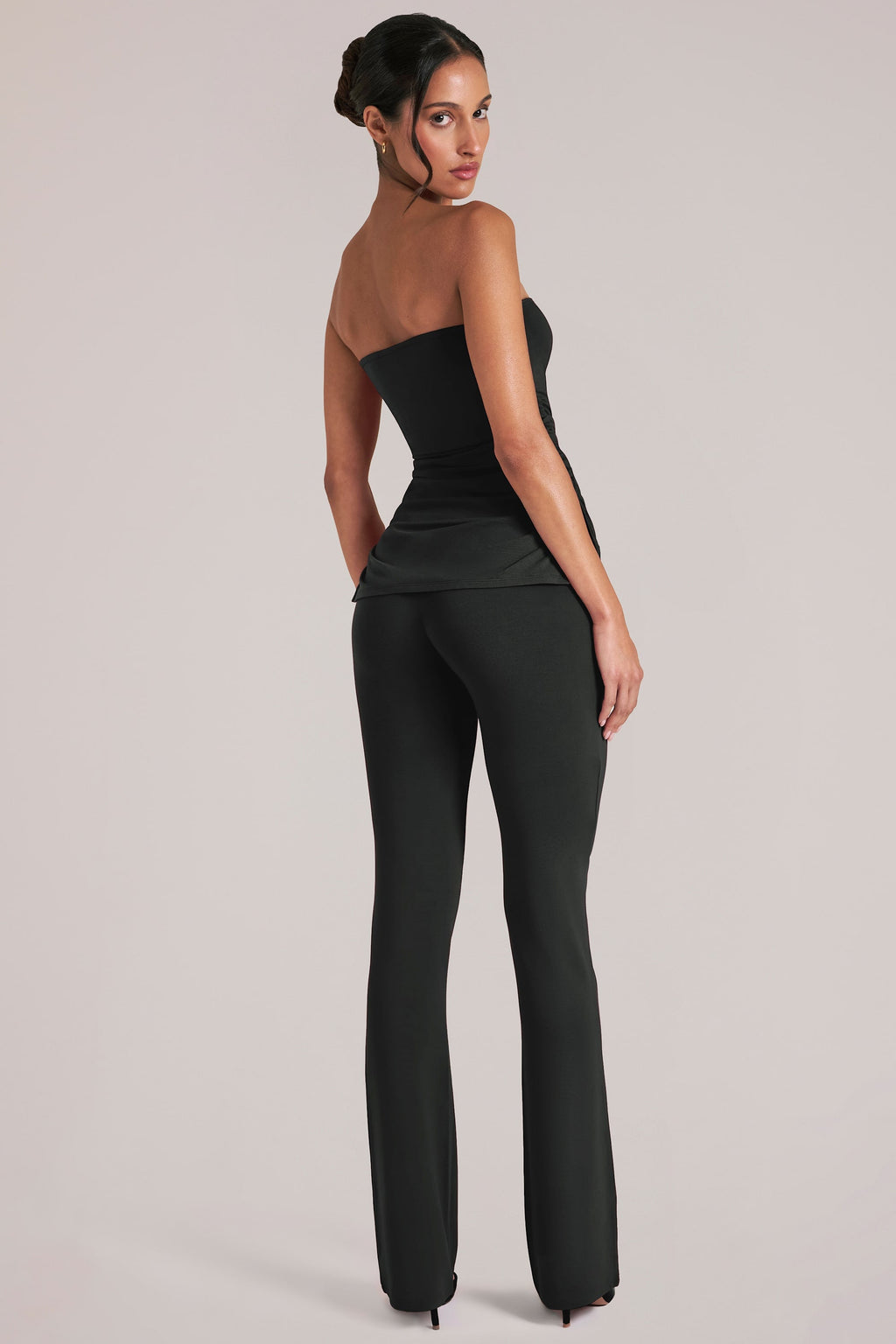 Pantalones de tiro medio ajustados en negro
