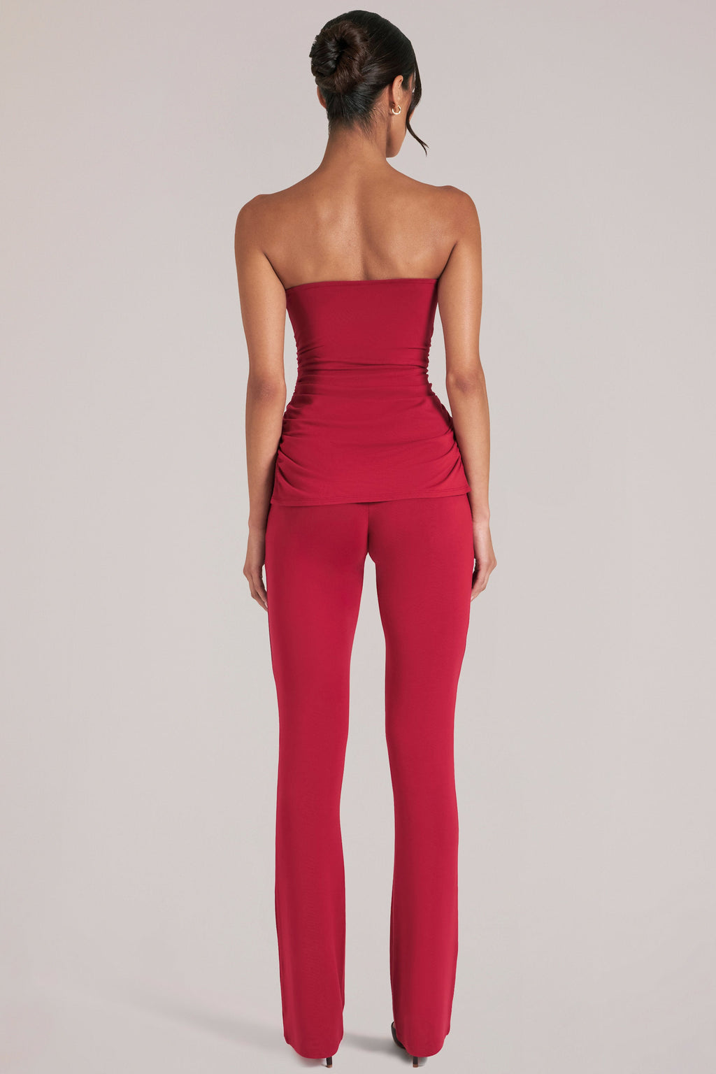 Pantalones de tiro medio entallados en rojo cereza