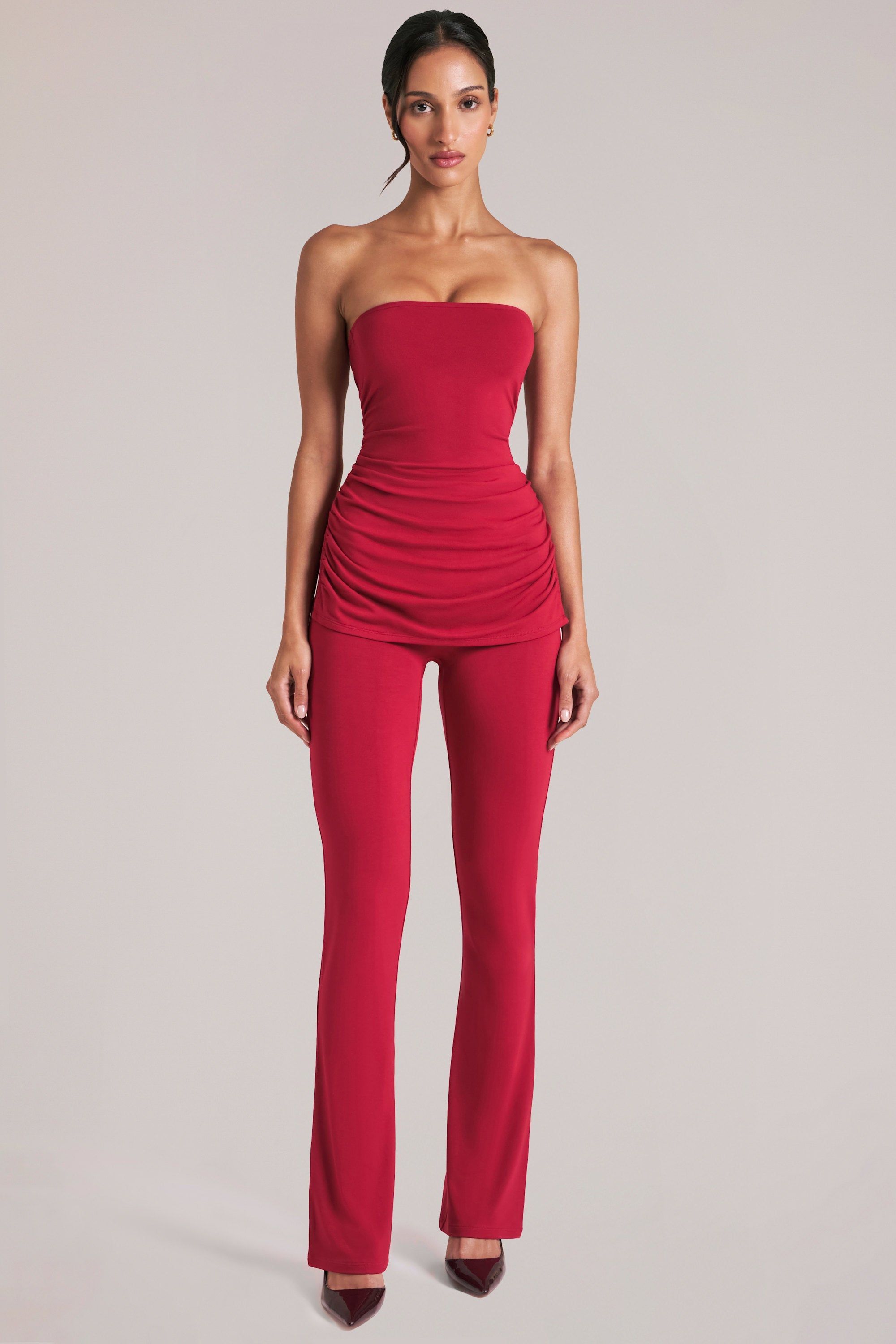 Pantalones de tiro medio entallados en rojo cereza