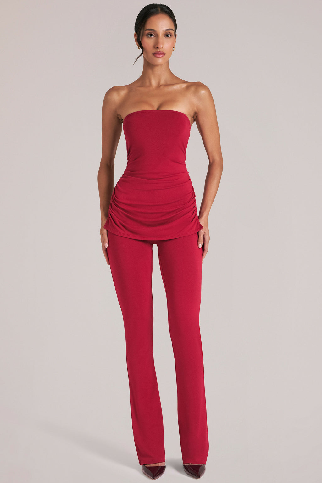 Pantalones de tiro medio entallados en rojo cereza