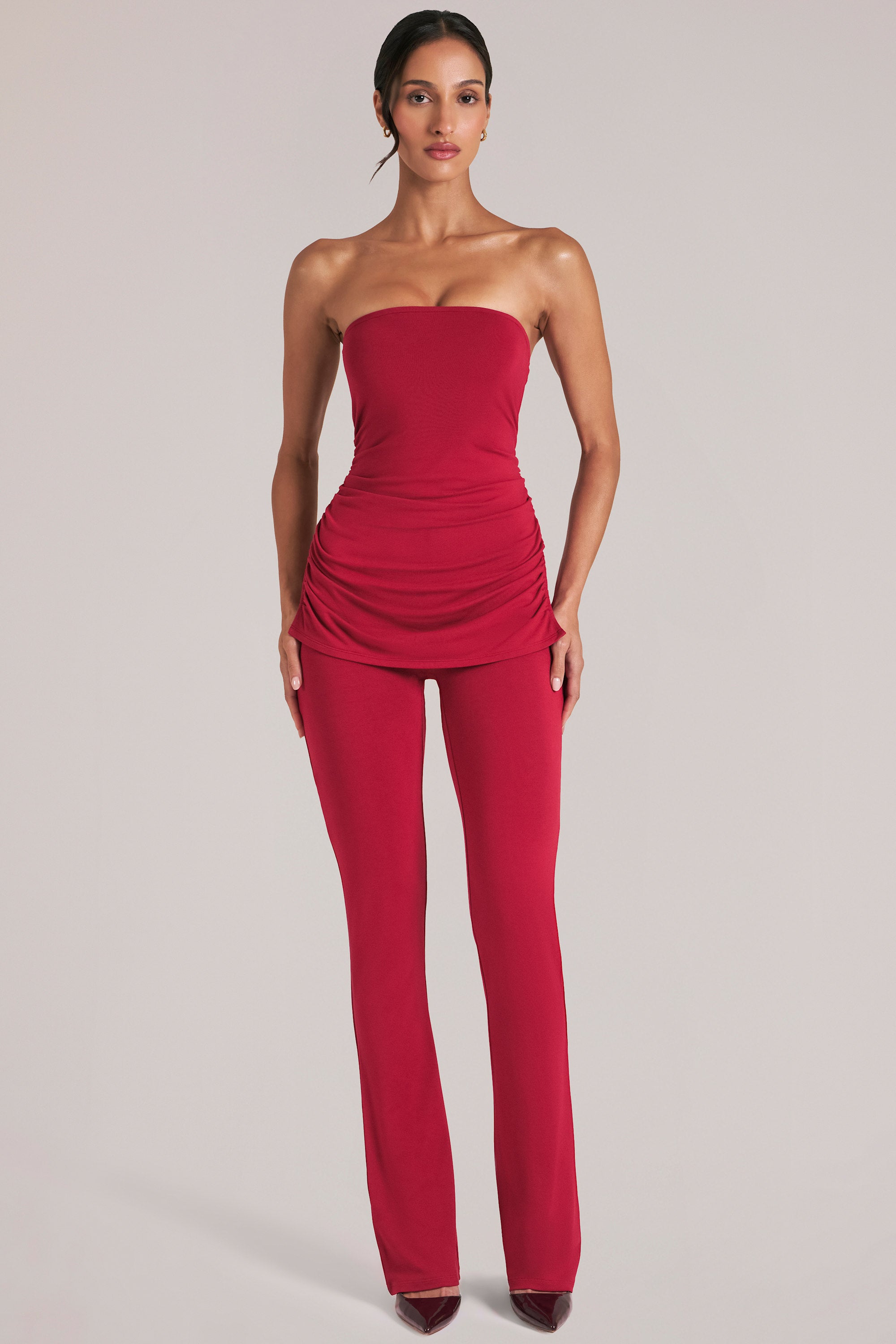 Pantalones de tiro medio entallados en rojo cereza