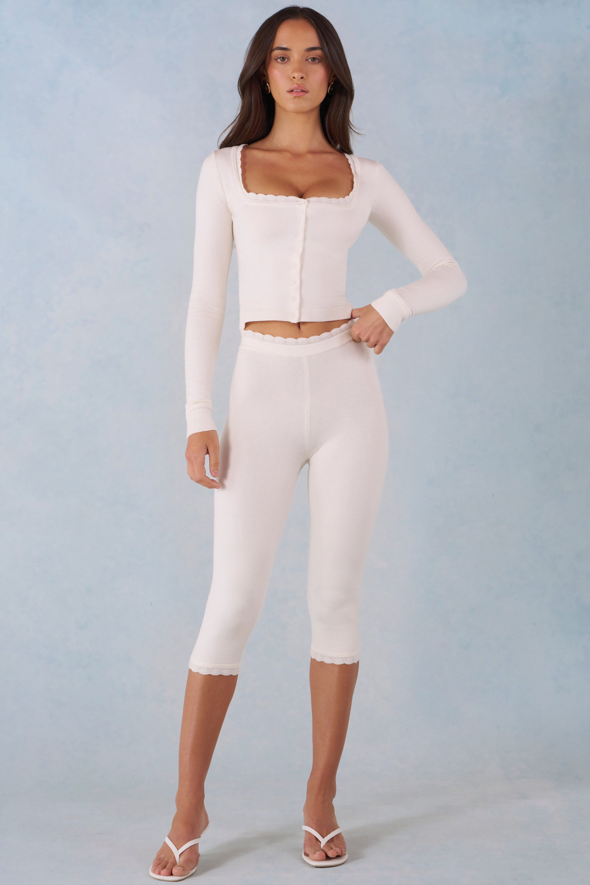 Pantalones Capri de punto de tiro medio en marfil