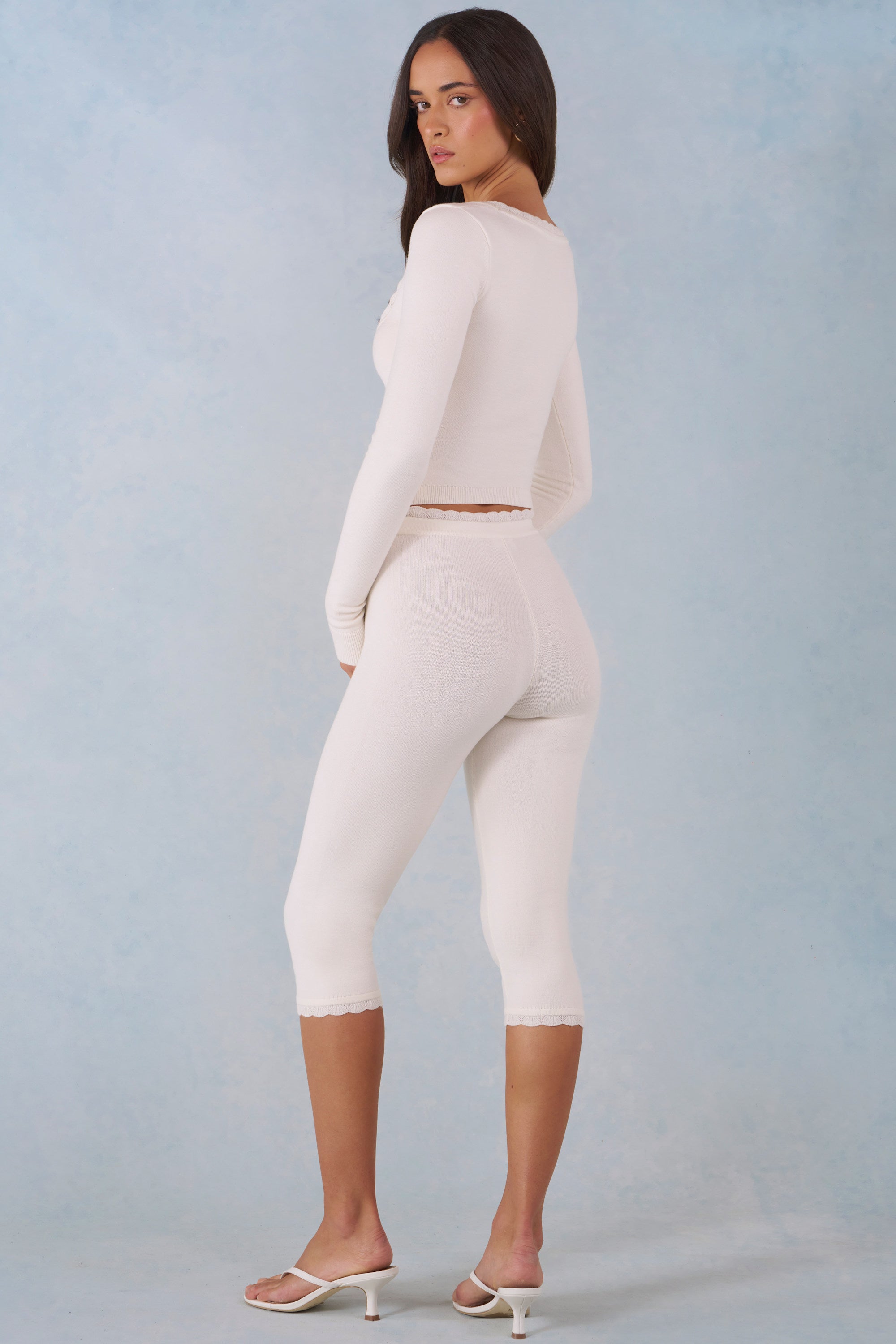 Pantalones Capri de punto de tiro medio en marfil