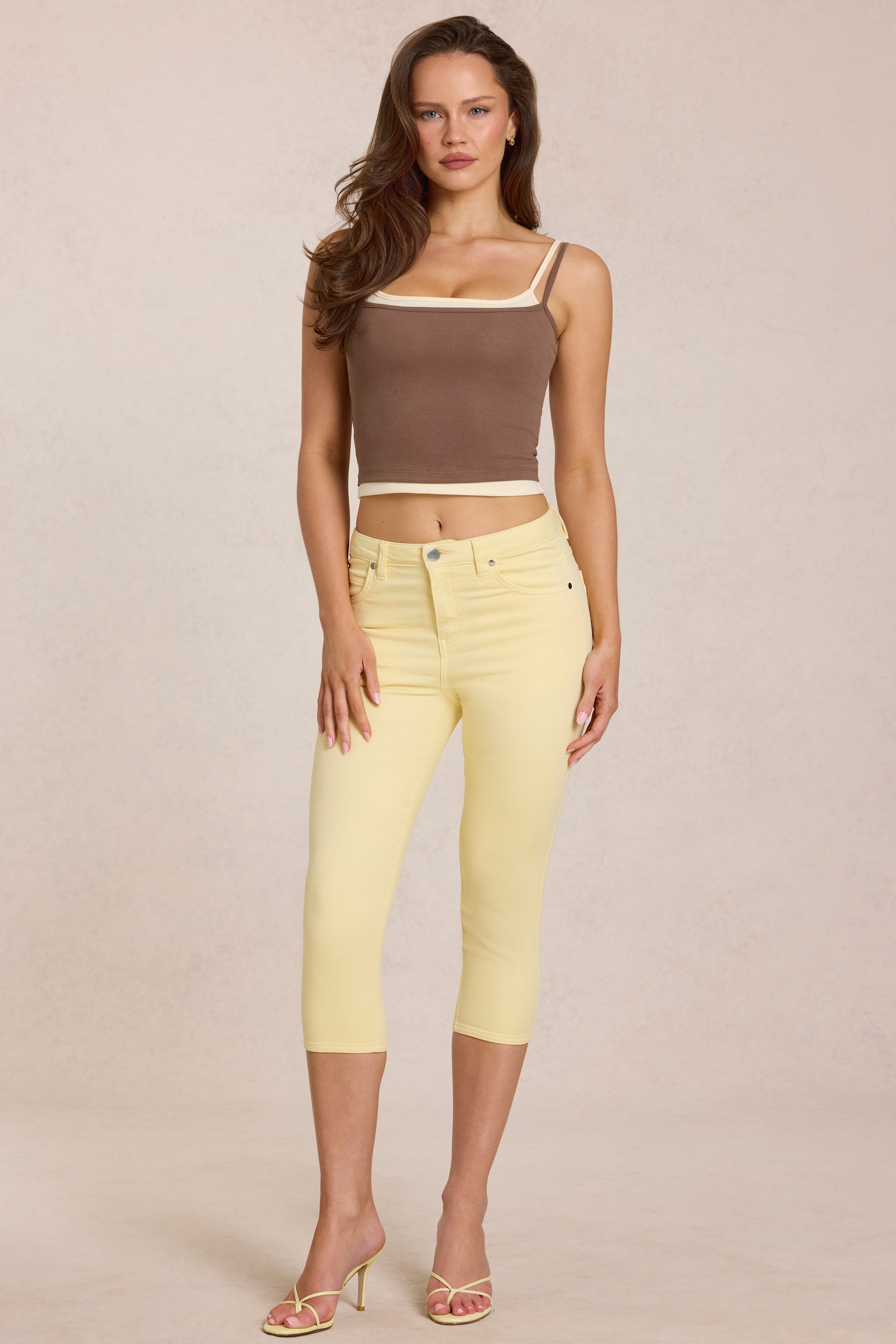 Vaqueros Capri de tiro medio en amarillo limón