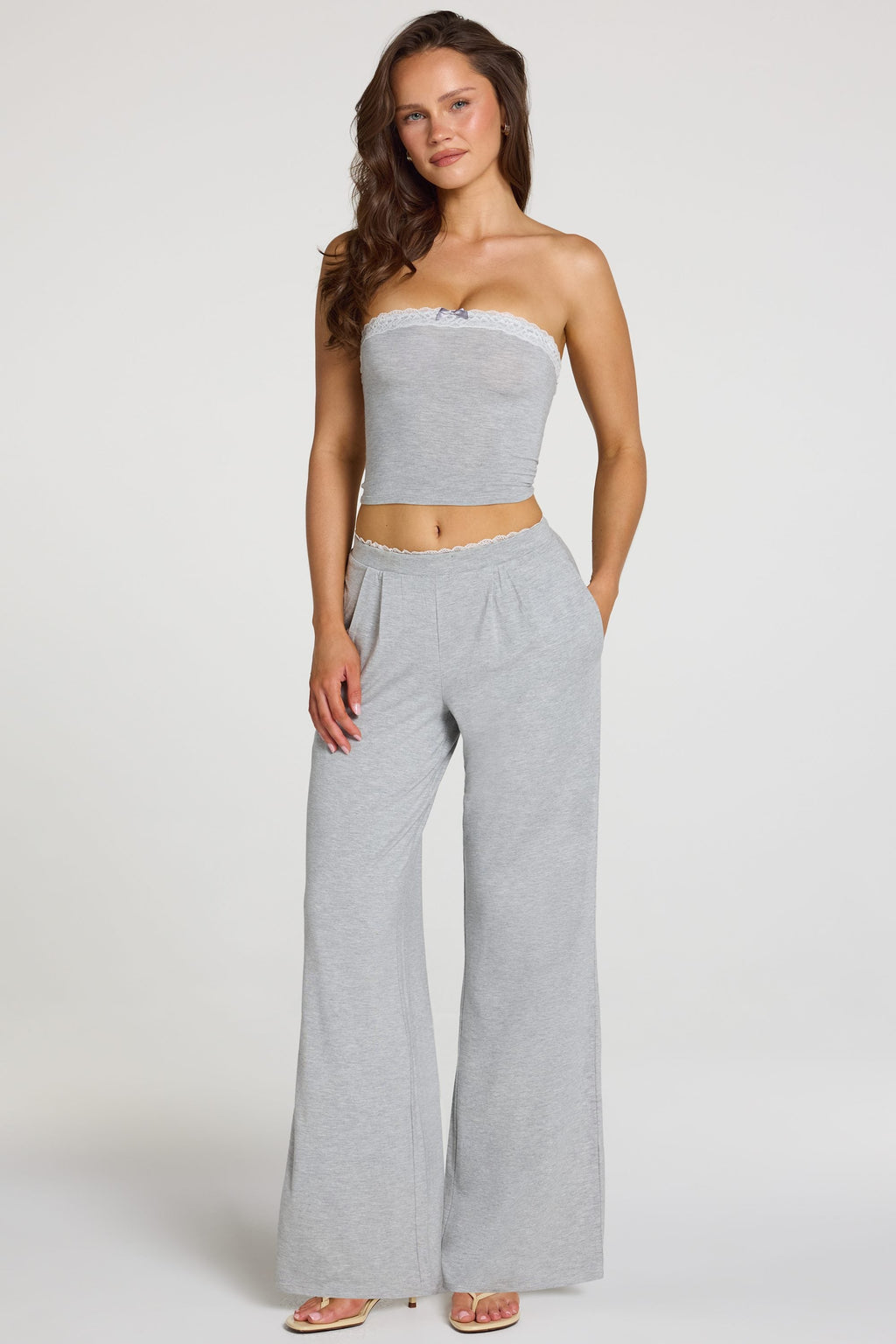 Pantalones de modal de tiro medio de pierna ancha en gris jaspe