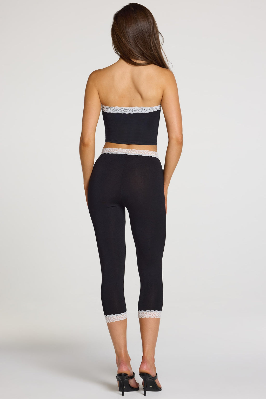 Leggings capri de tiro medio con ribete de encaje de modal en negro