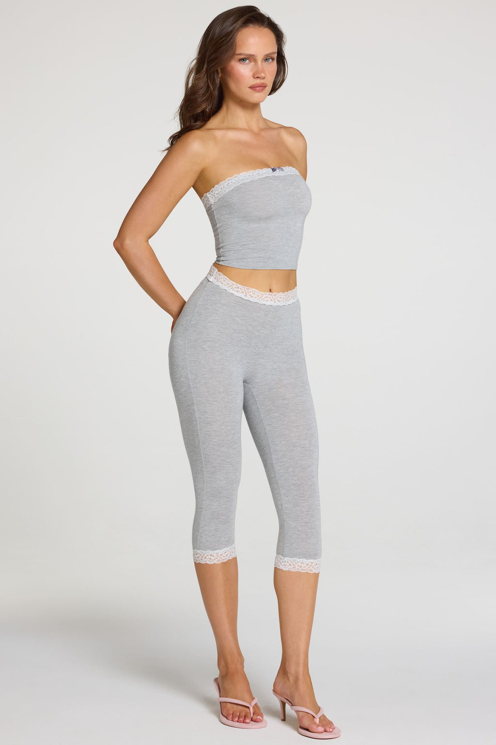 Leggings capri de tiro medio con borde de encaje de modal en gris jaspeado