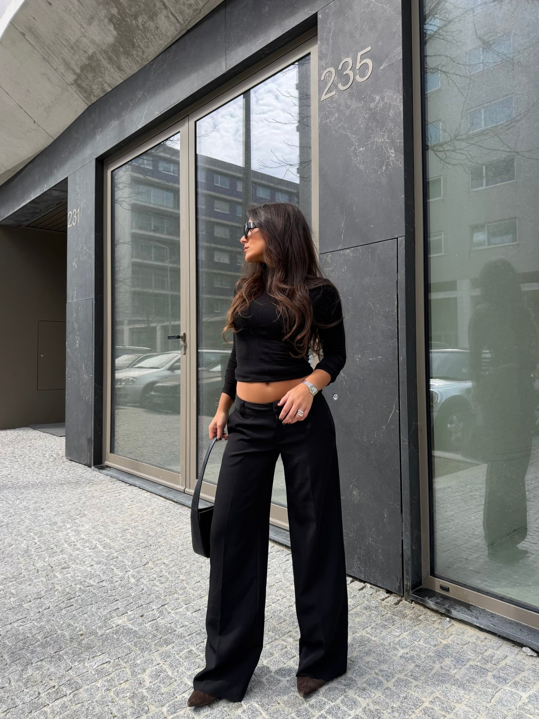 Carolyn Low-Waisted Pants in Black