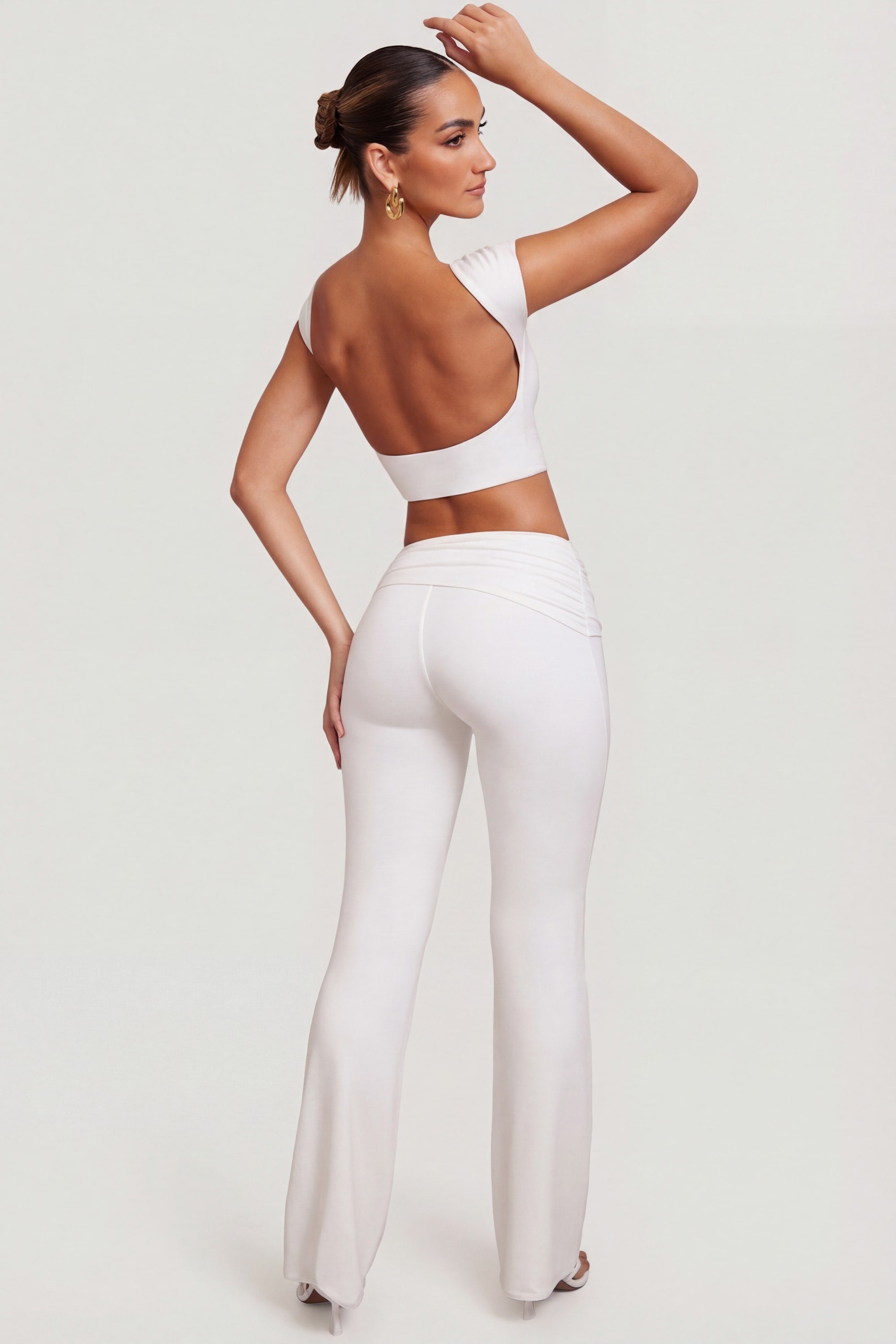 Pantalones rectos de tiro medio en blanco