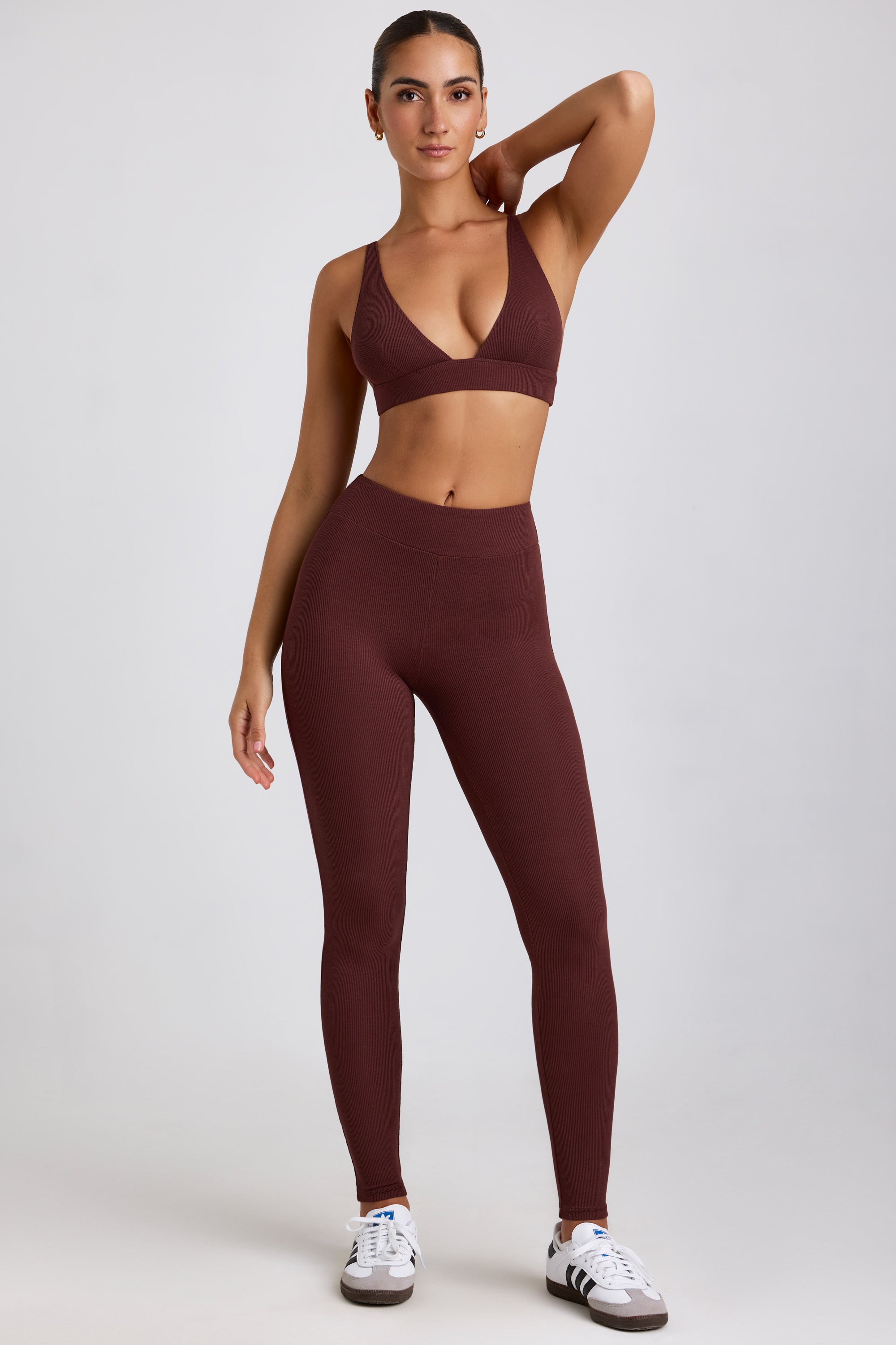Leggings de modal canalé de cintura alta en color espresso