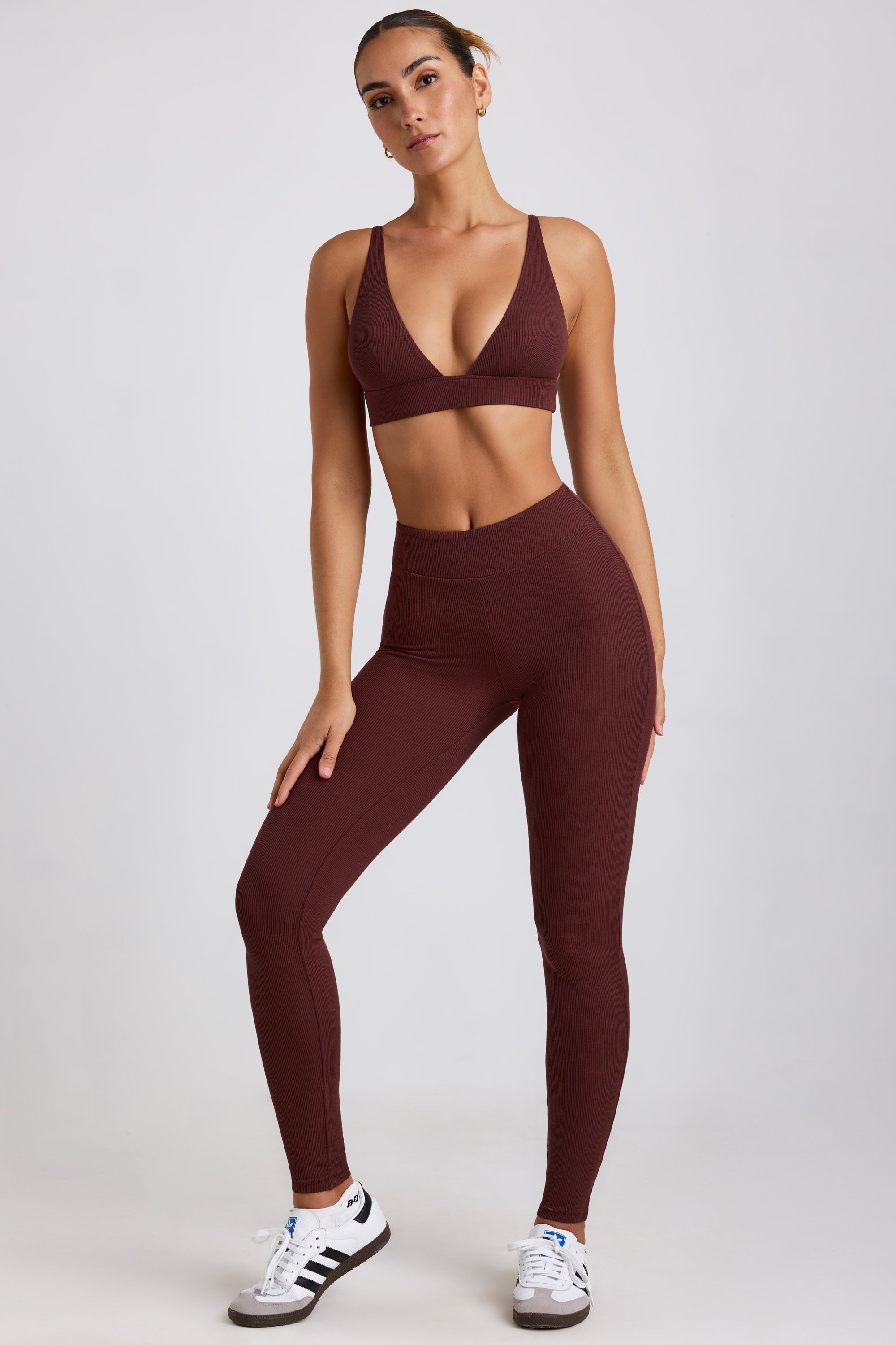 Leggings de modal canalé de cintura alta en color espresso