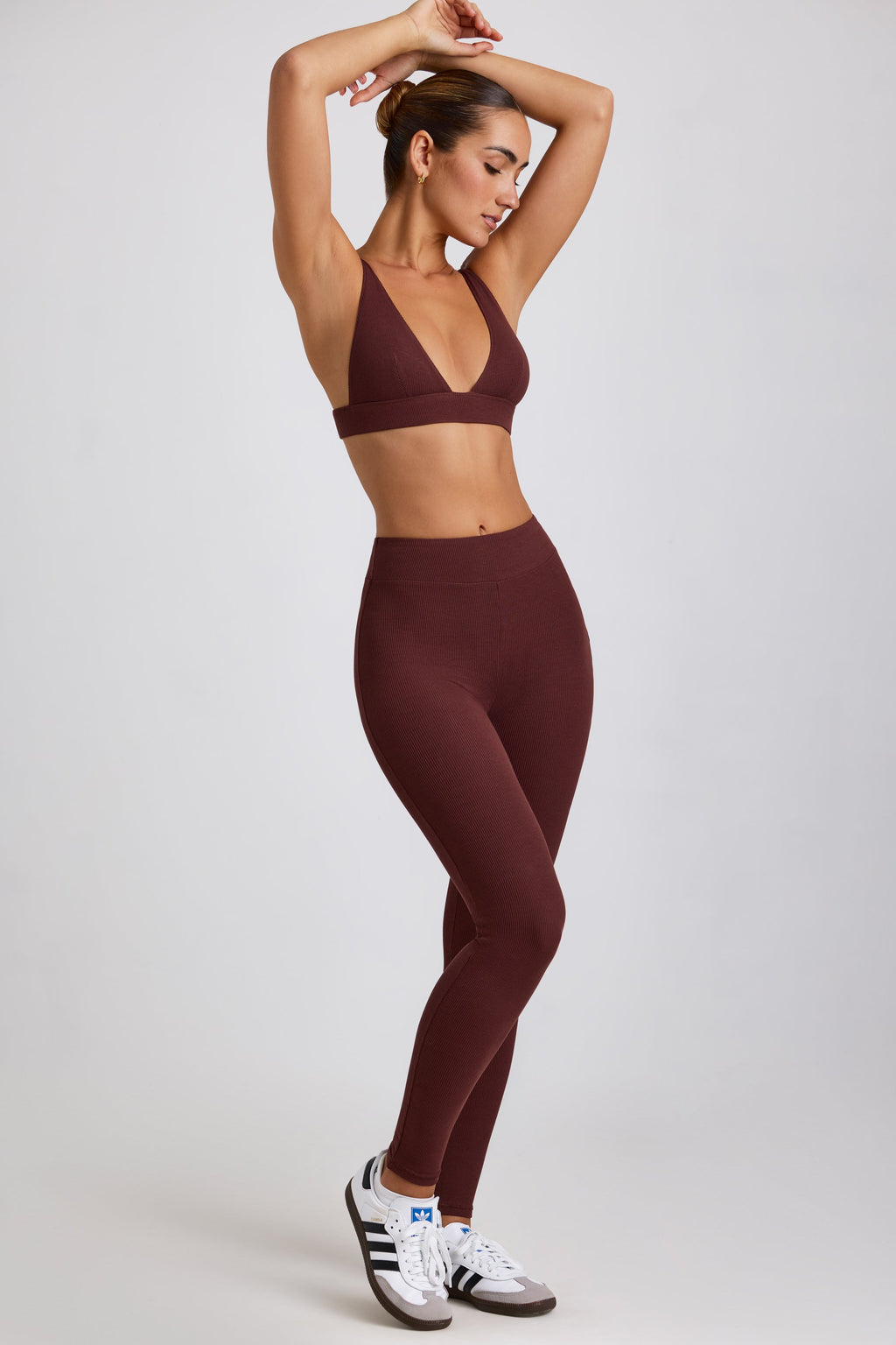 Leggings de modal canalé de cintura alta en color espresso
