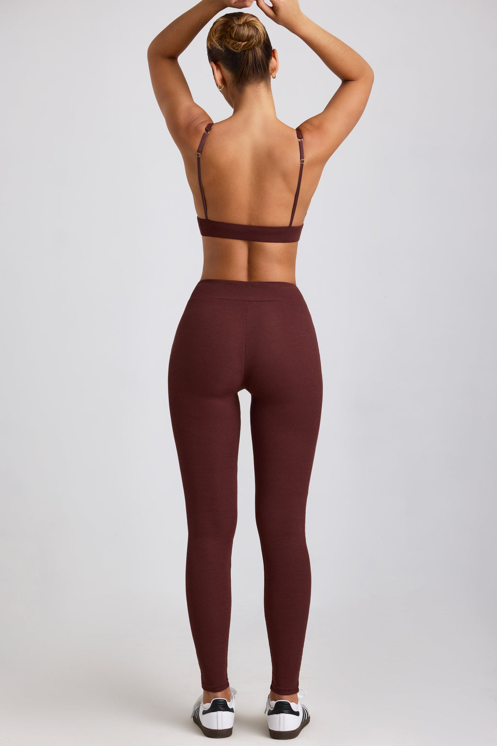 Leggings de modal canalé de cintura alta en color espresso