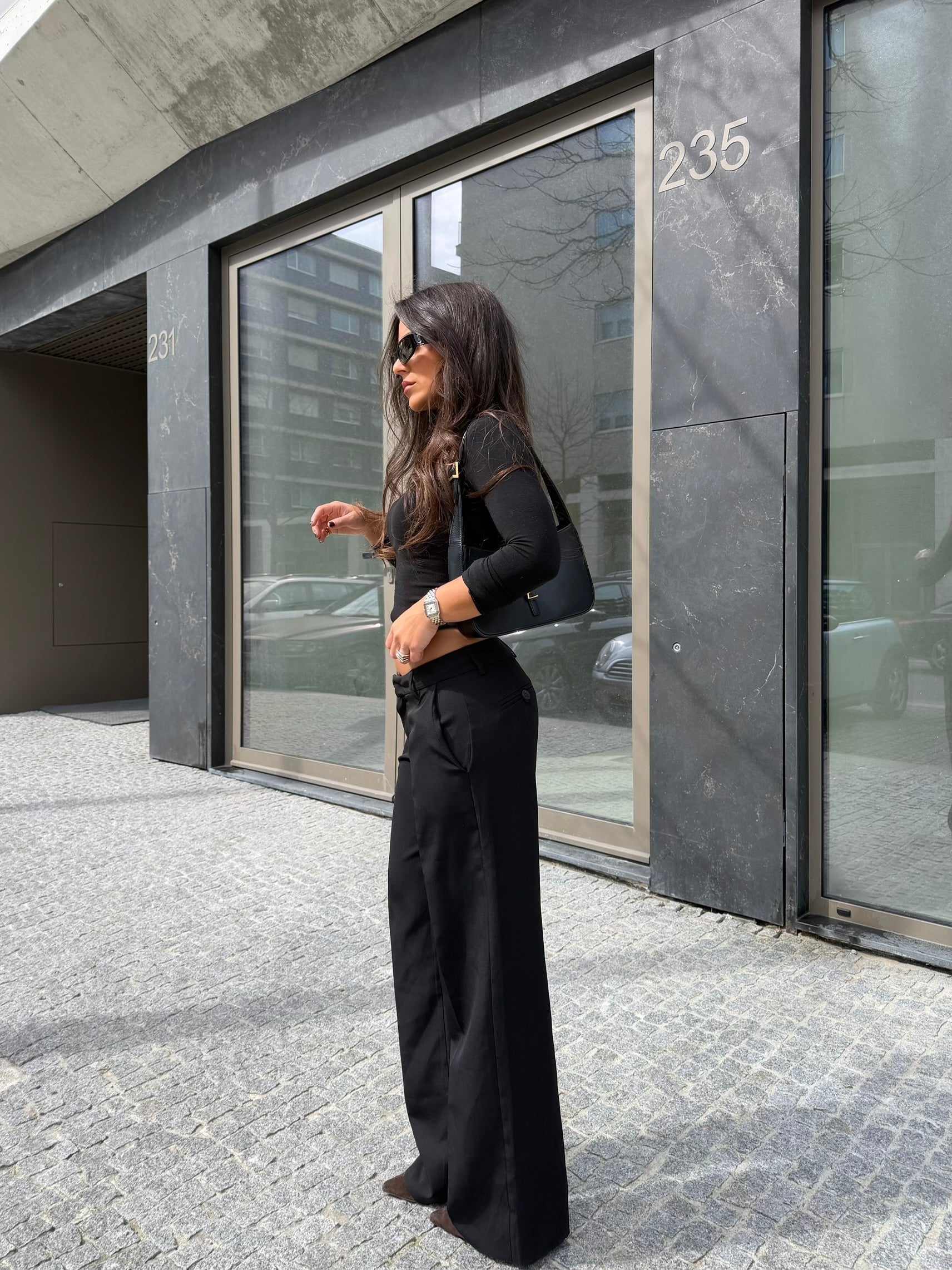 Carolyn Low-Waisted Pants in Black