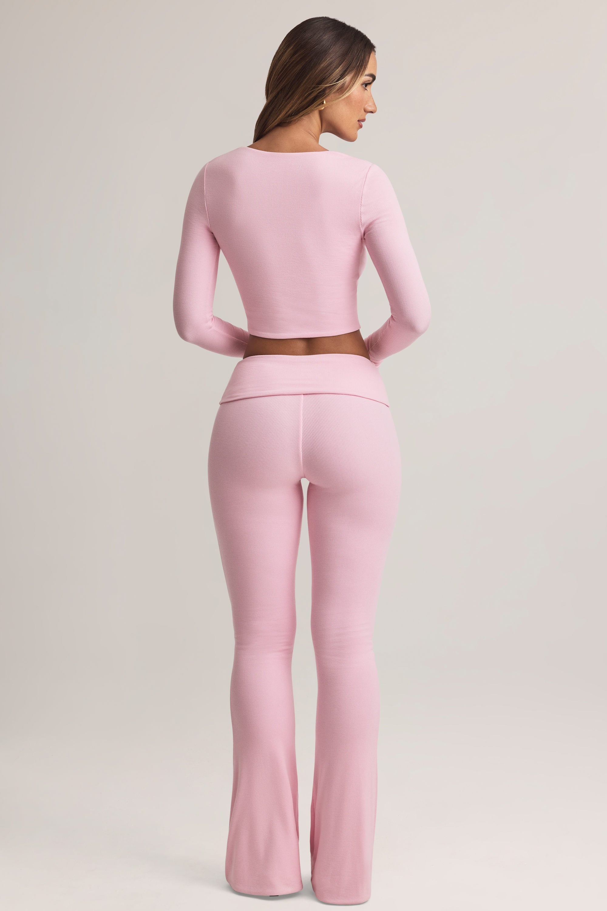 Pantalones de modal de tiro medio acampanados con cintura plegable en rosa pastel