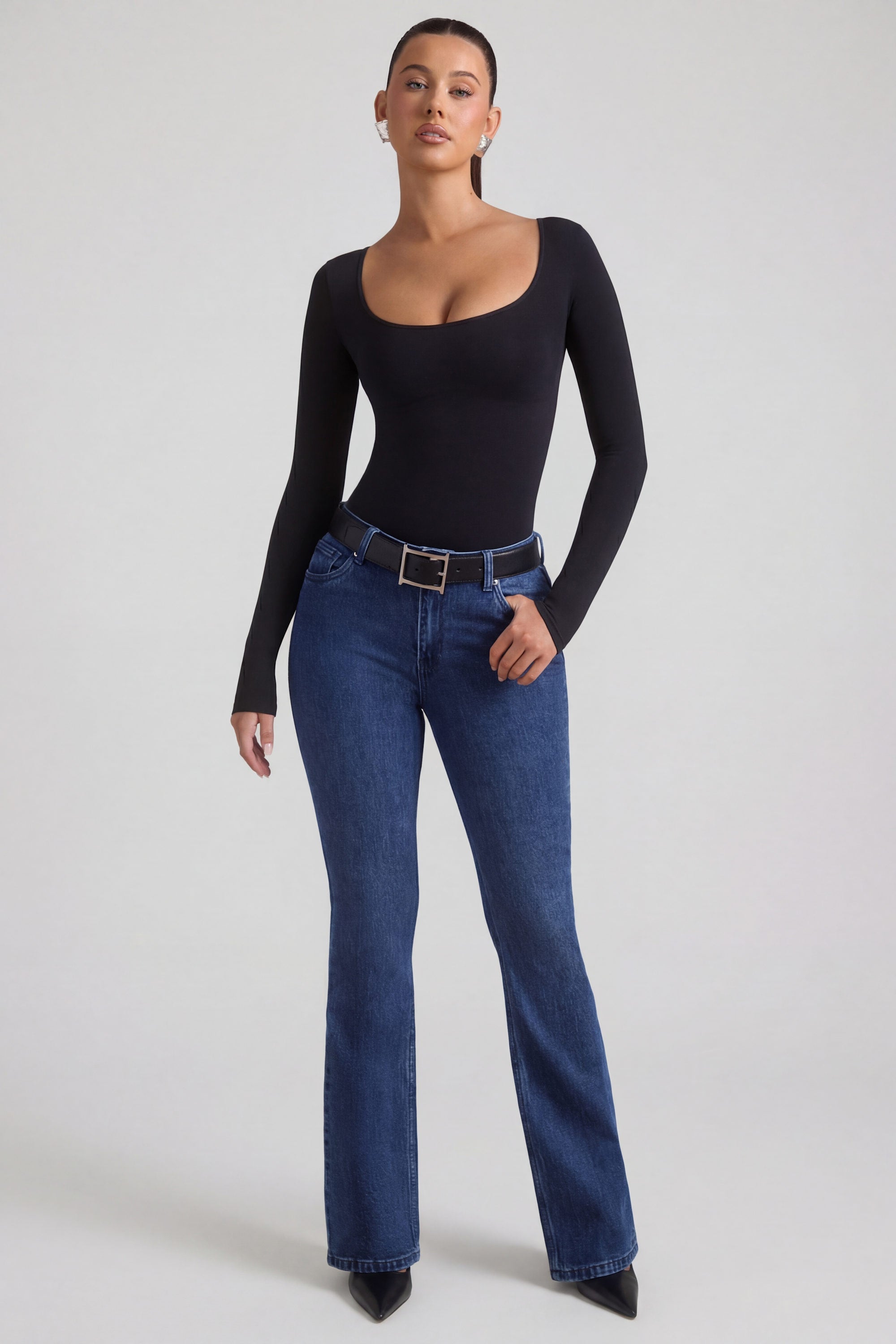 Jeans de tiro alto acampanados en lavado índigo