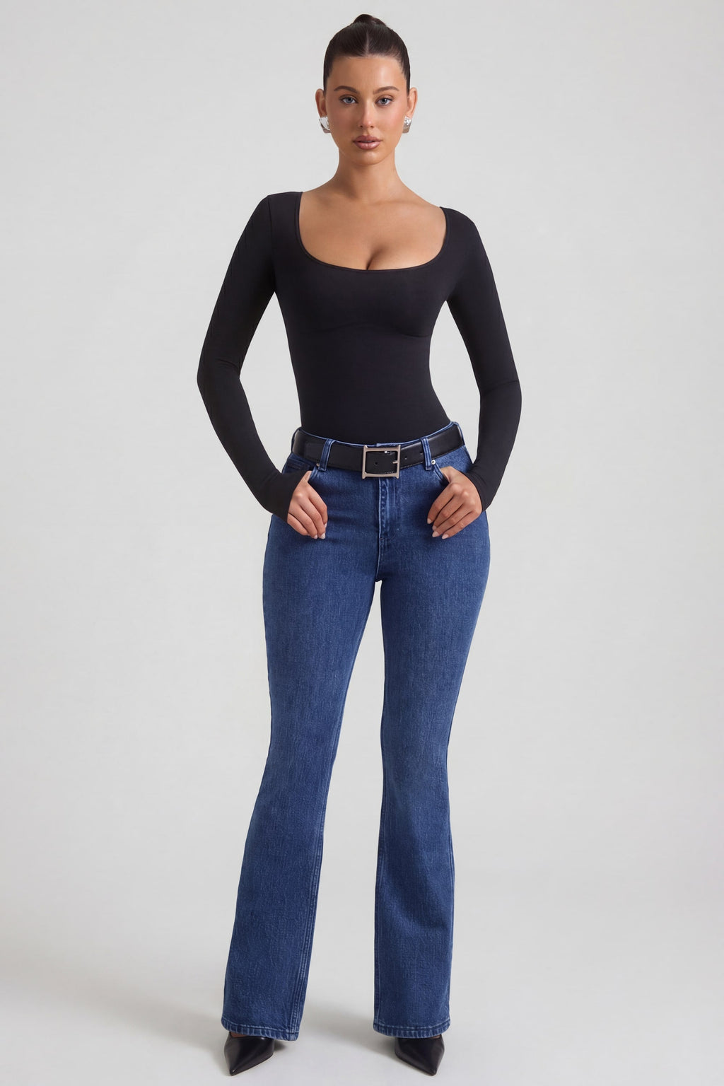 Jeans de tiro alto acampanados en lavado índigo