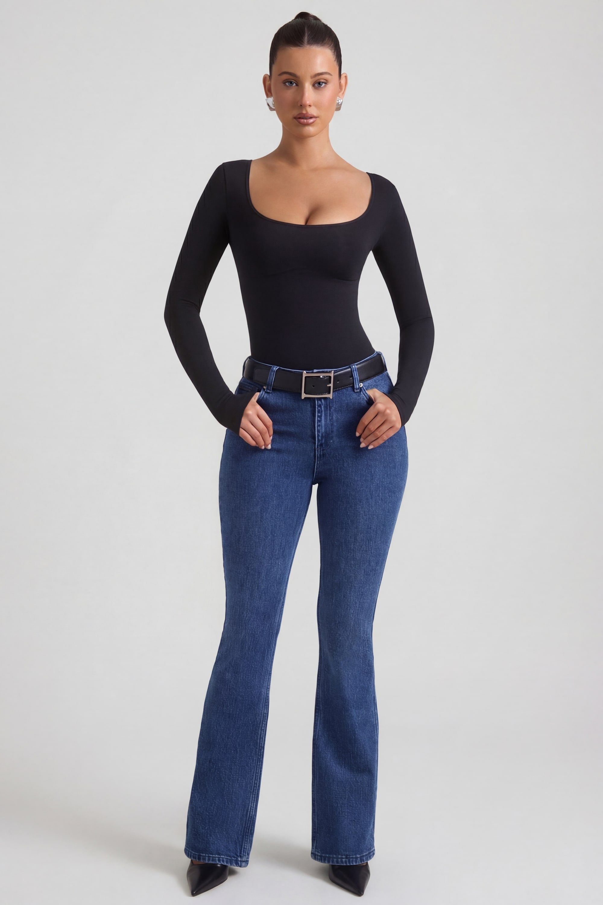 Jeans de tiro alto acampanados en lavado índigo