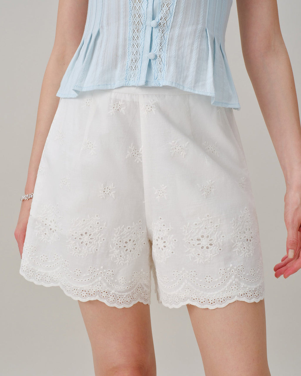 White Solid Embroidery Pockets Shorts